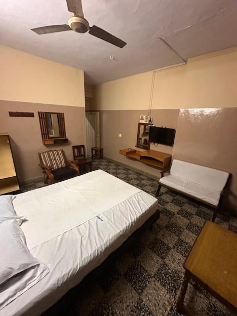 Sri Krishna Residency Hotel Велор Екстериор снимка