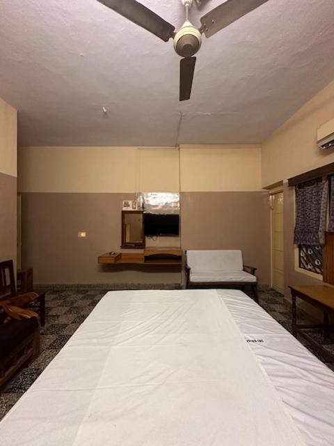 Sri Krishna Residency Hotel Велор Екстериор снимка